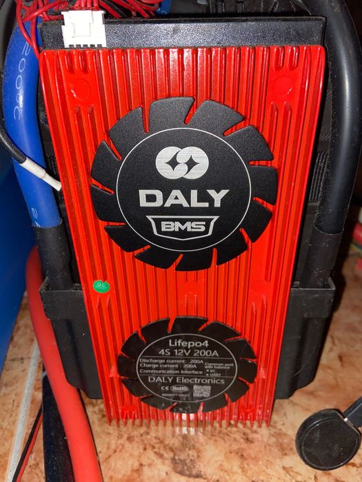 Sistema Solar Completo Off-Grid 750W — Victron + LiFePO4 280Ah