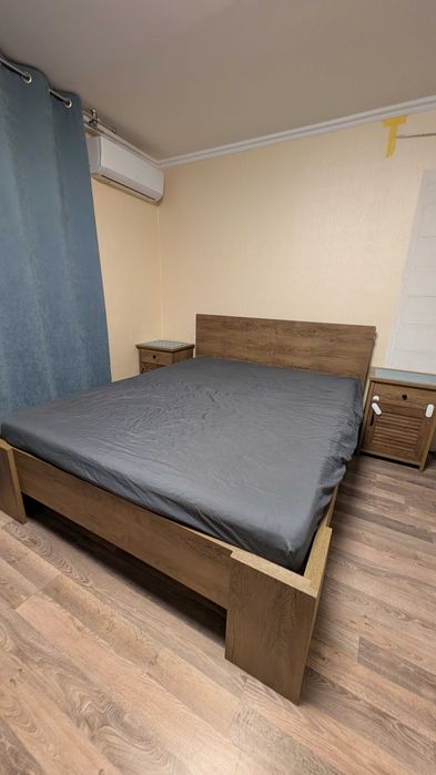 Кровать VEDDE 160×200, дикий тёмный дуб, отличное состояние