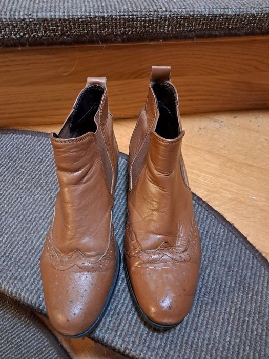 Sztyblety że skóry naturalnej.