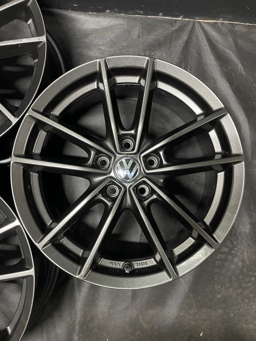 Диски R17 5x112 Et40 7J. Volkswagen Tiguan Passat B8 B7 B6 Jetta Golf Touran Caddy CC Audi Q3 Q2 Skoda Kodiaq Karoq Octavia A8 A7 A5 Superb