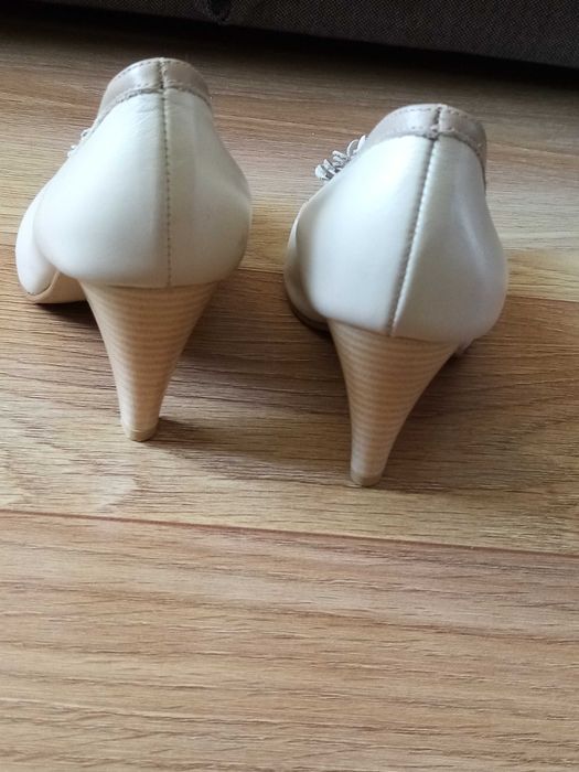 Czółenka beżowe Filipczyk nowe 36