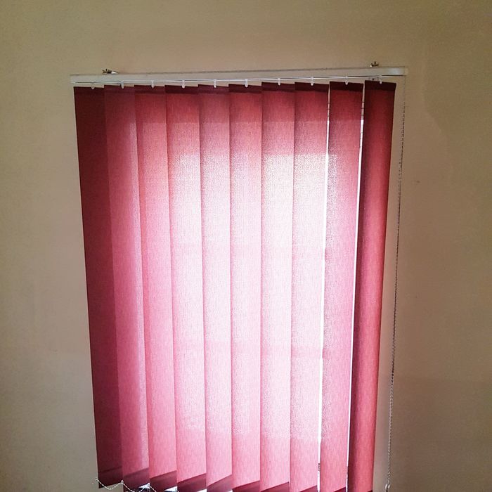 Wertikale z szyną długość 190 cm lub 80 cm kolor bordo