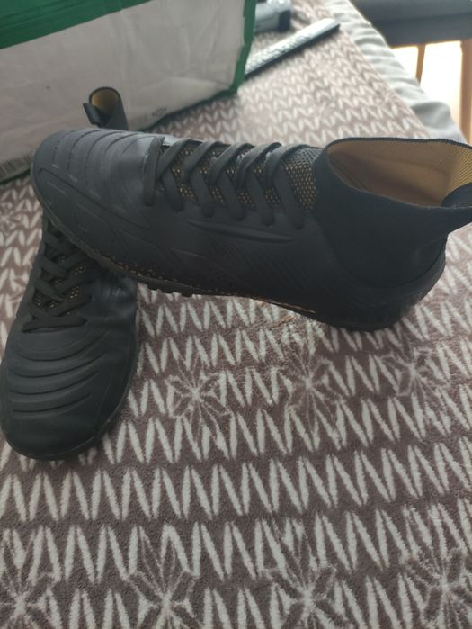 Buty piłkarskie typu trufy rozmiar 40