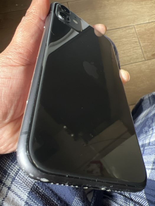 Iphone 11 black.