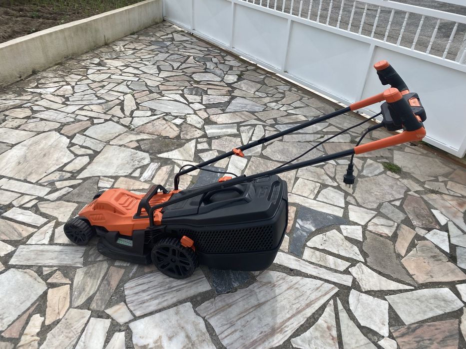 Corta relva Black & Decker 1400