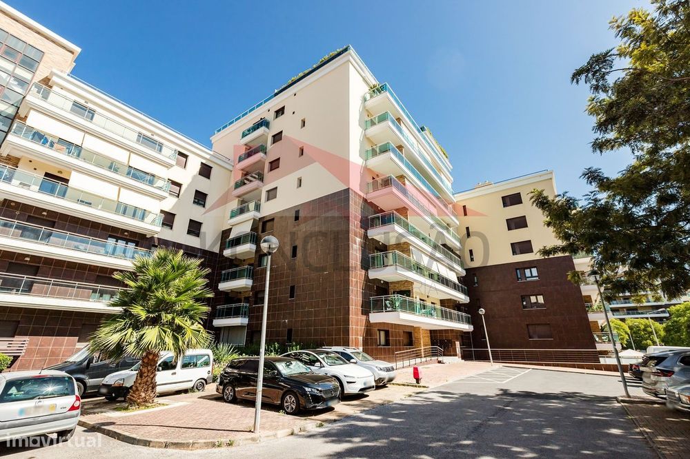 Terraços da Ponte - T3 em ótimo estado com garagem e arrecadação