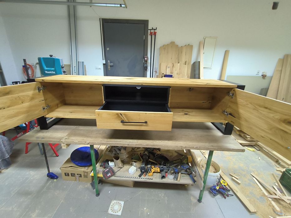 Szafka RTV lity dąb, jesion, lakier olej