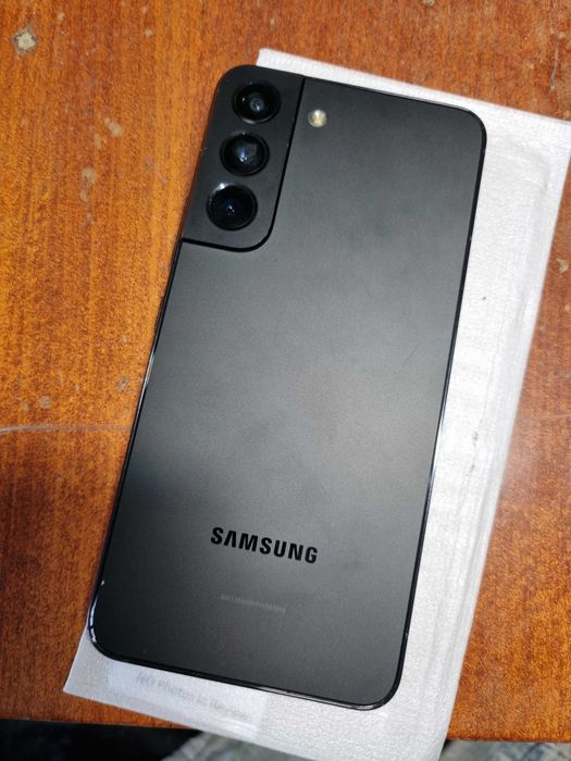 Samsung Galaxy S22 8/128GB SM-S901U Snapdragon 5G esim