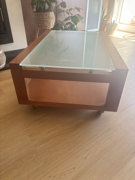 Vendo mesa de  apoio sala jantar