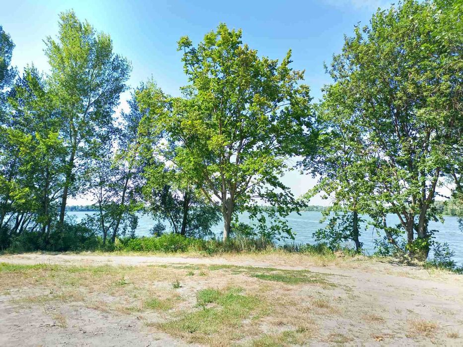 Продаж ділянки під забудову перша лінія від водойми на Троєщині без%