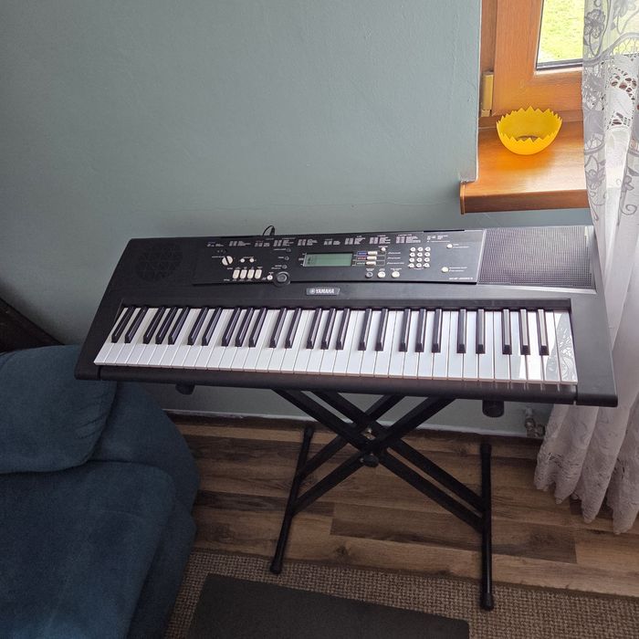 Keyboard Yamaha EZ-220