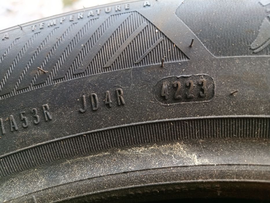 4x opony 215/55R17 Goodyear  2023R