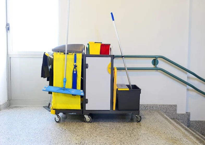 Sprzątanie biur firm domów mieszkań klatek schodowych pranie mebli