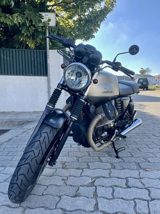 Moto Guzzi V7 Stone
