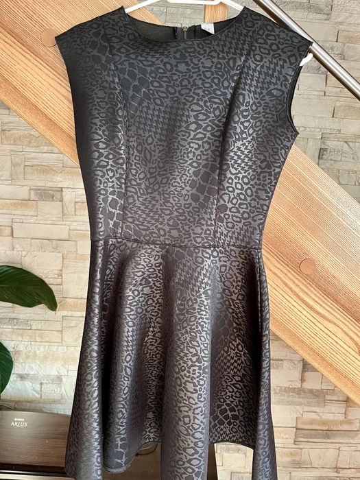 Czarna krotka sukienka