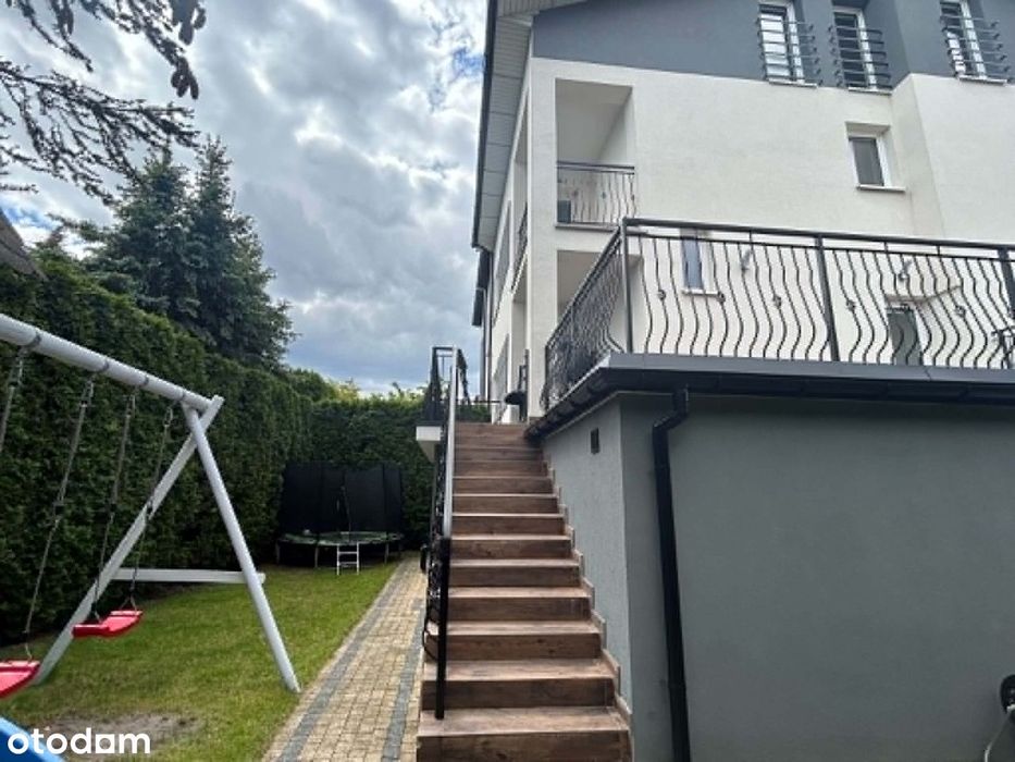 Duży dom rodzinny z poddaszem biurowym i tarasem | Pruszków Żbików