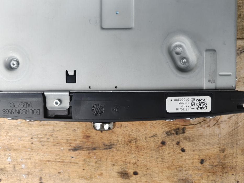 Продам автомагнитолу Peugeot RNEG с навигацией.