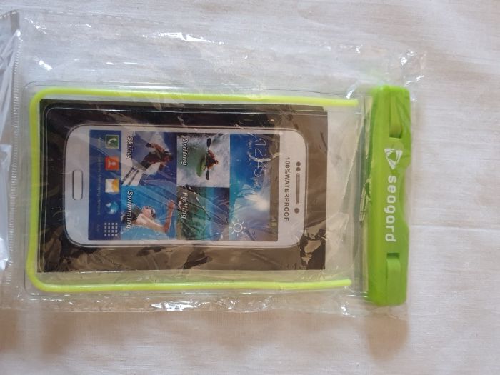 Продам новый водонепроницаемый защитный чехол для смартфона.