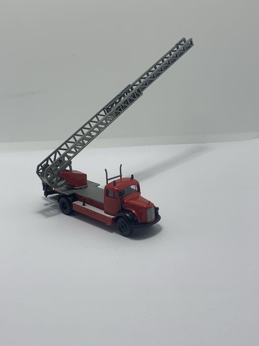 Mercedes Brekina escala 1/87