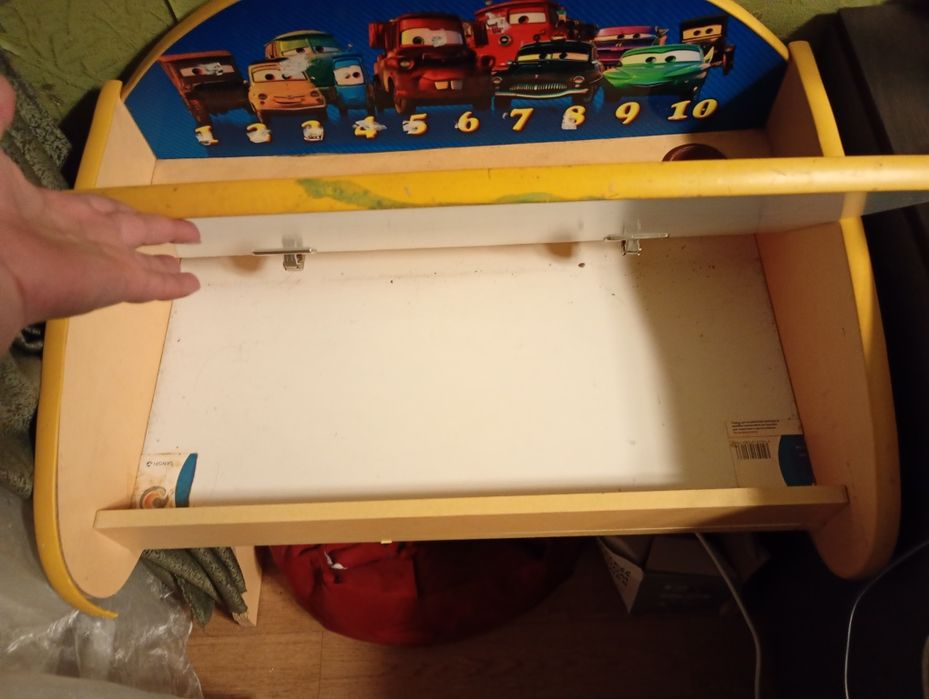 Дитячий стіл безкоштовно