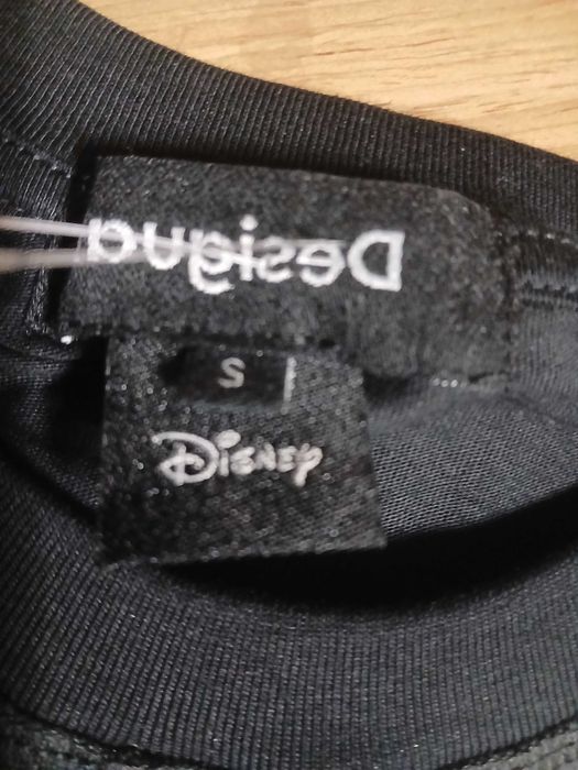 T shirt Disney da Minnie com fundo preto e costas xadrez