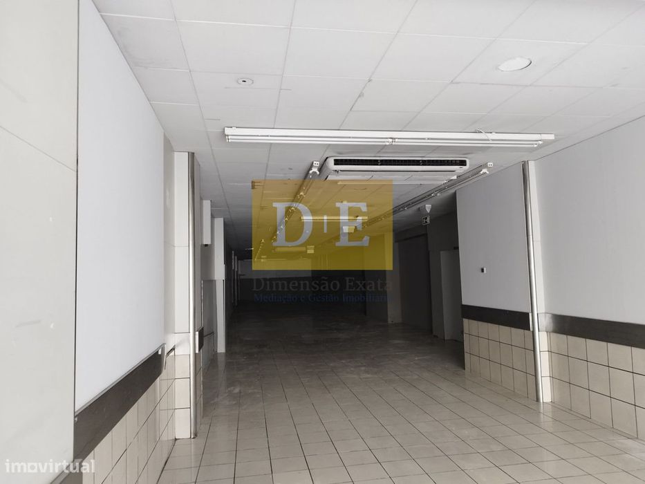 Espaço comercial com rentabilidade à venda na Rua do Amial, Porto