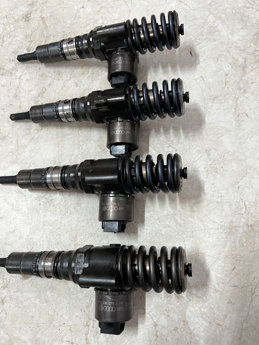 Насос Форсунка 03G130073G форсунки 2.0