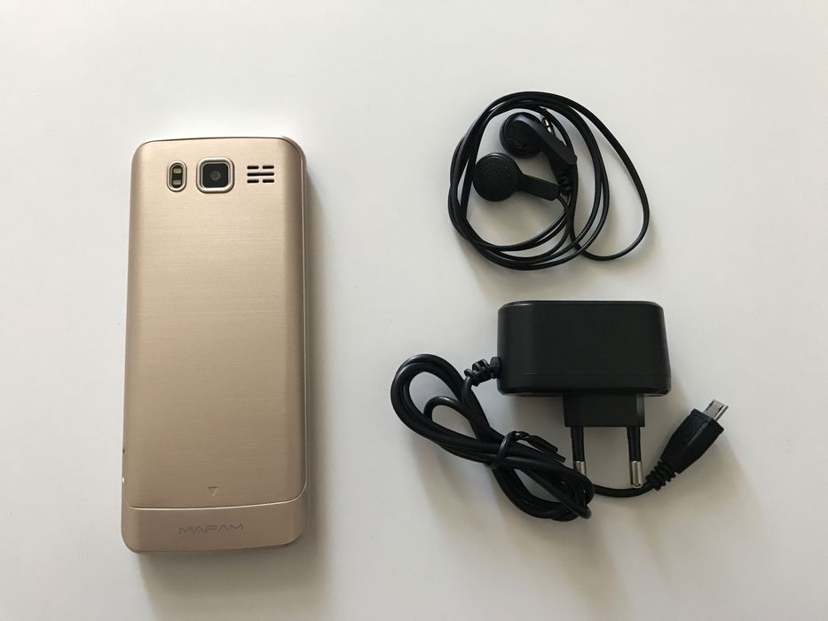 Мобільний телефон на 4 сімкарти