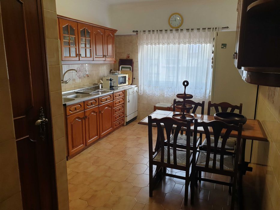 Quarto para arrendamento mobilado com despesas incluídas