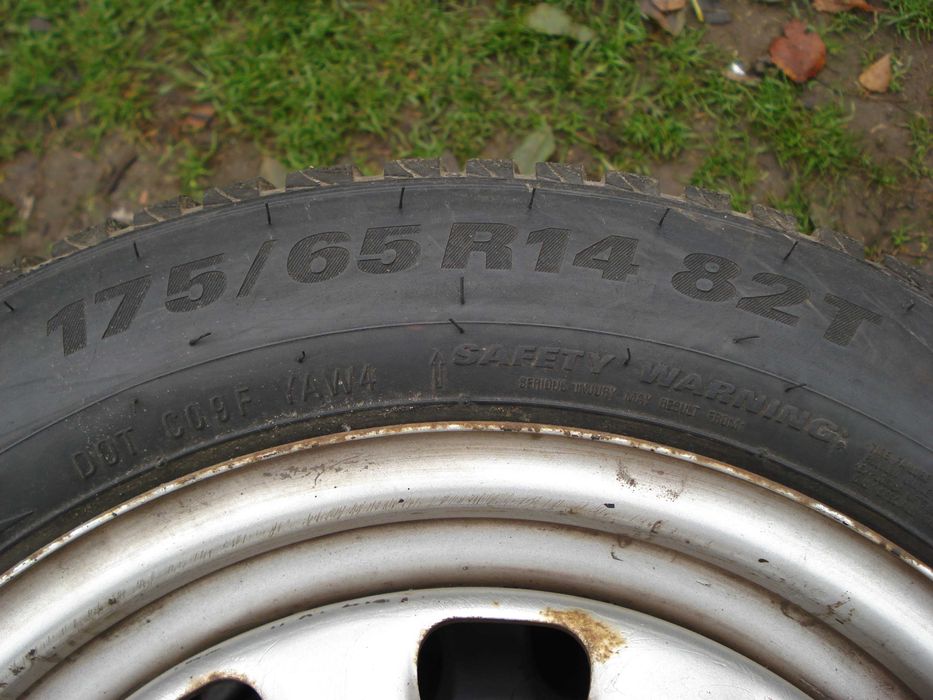 Koła opony zimowe 175/65/14 82T KUMHO WinterCraft WP51