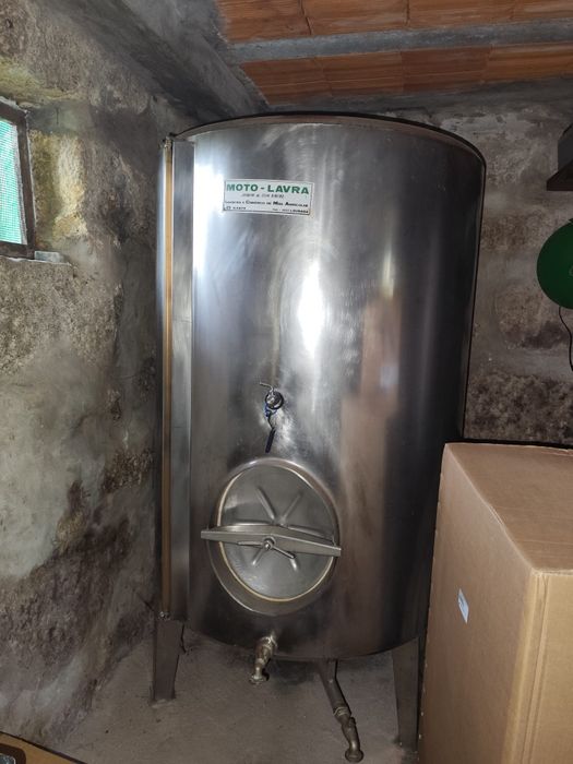 Vendo cuba 1000 litros moto-lavra