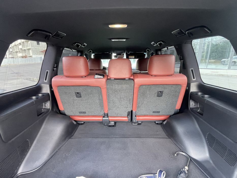 Продам официальный автомобиль Lexus LX 450