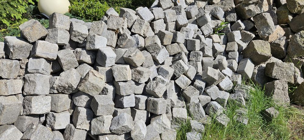 Kostka granitowa mała i duża