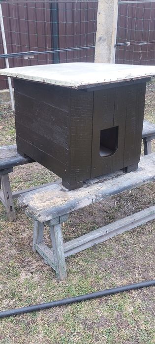 Будка для невеликої собаки