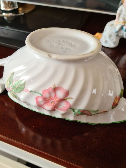 Porcelanowa sosjerka,  kwiat wiśni