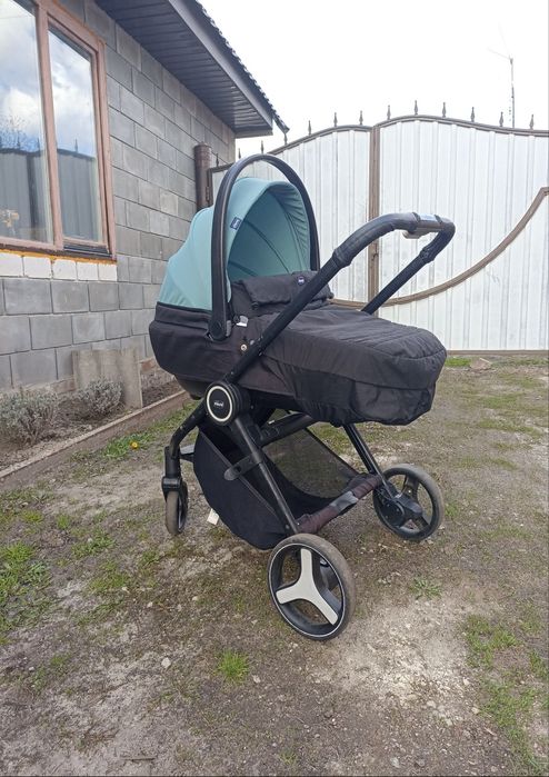 Продам коляску Chicco trio best friend