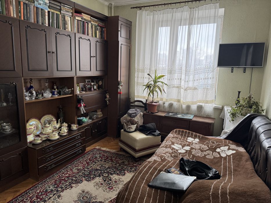 Вышгородская,4 сталинка