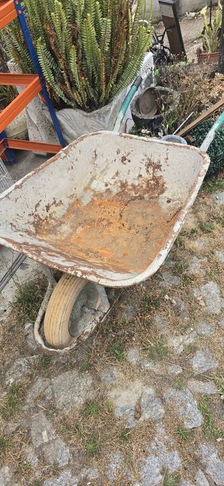 Carrinho de mão em Póvoa Lanhoso