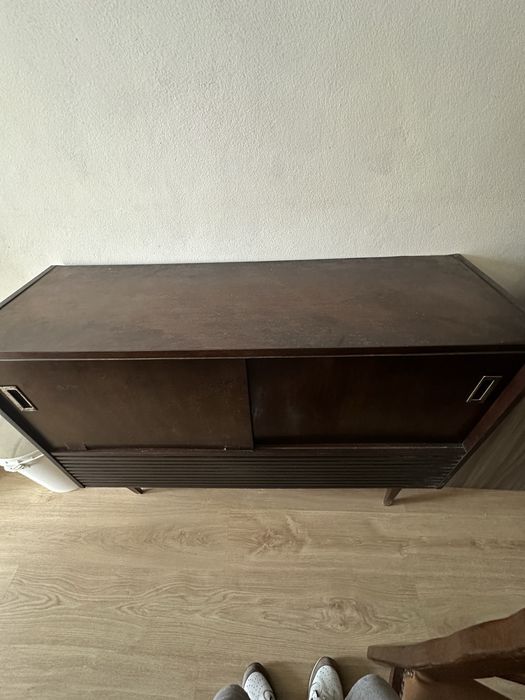 Rádio gira discos em móvel Schaub Lorenz