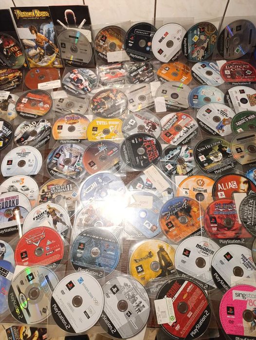 Same płyty do gier ps2 plus okładki i książeczki