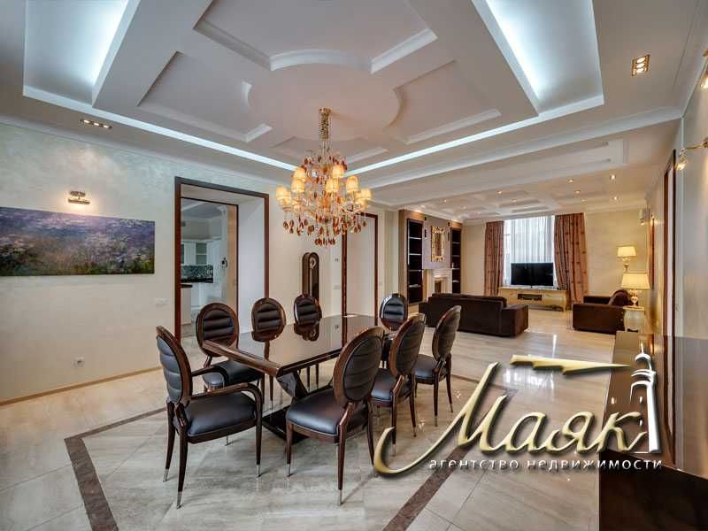 Безупречный дом на Великом Лугу.