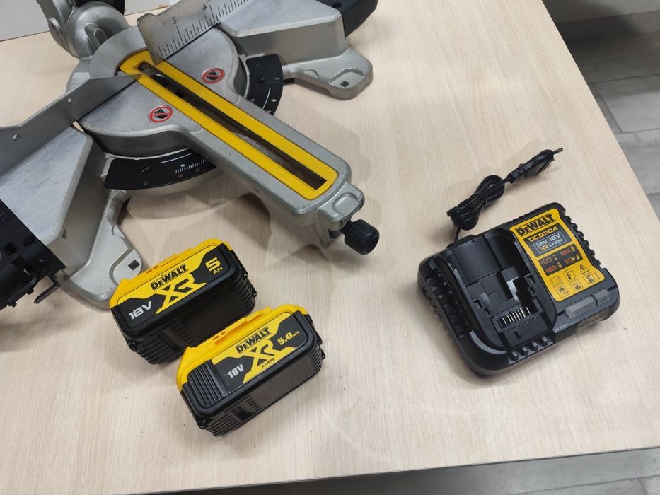 DeWal DCS365/ безщіткова акумуляторна торцовка Девол