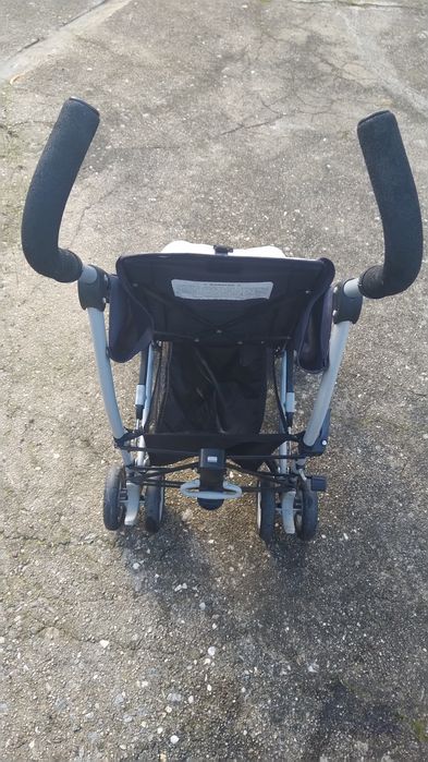 Carrinho bebe chico com chapeleira e protetor chuva