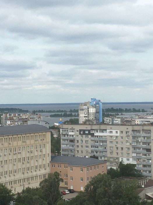 Квартира на Шевченко!Поруч парковка з охороною.