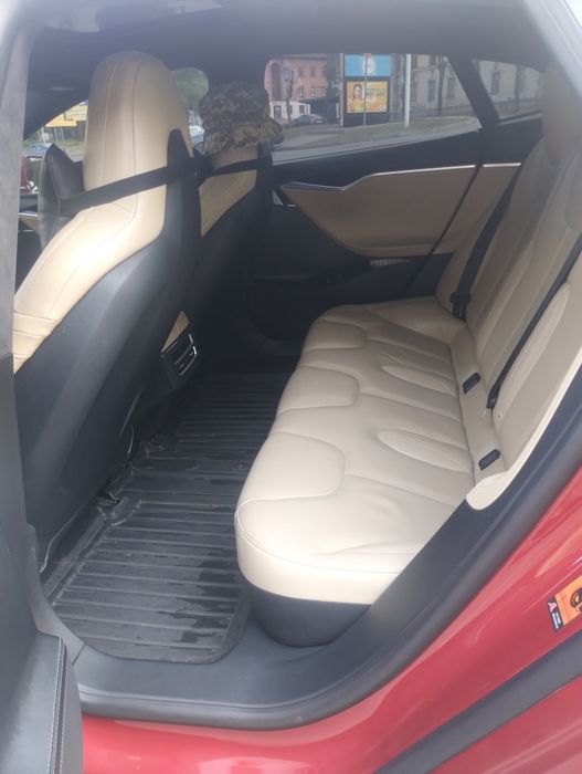 Tesla Model S 2016