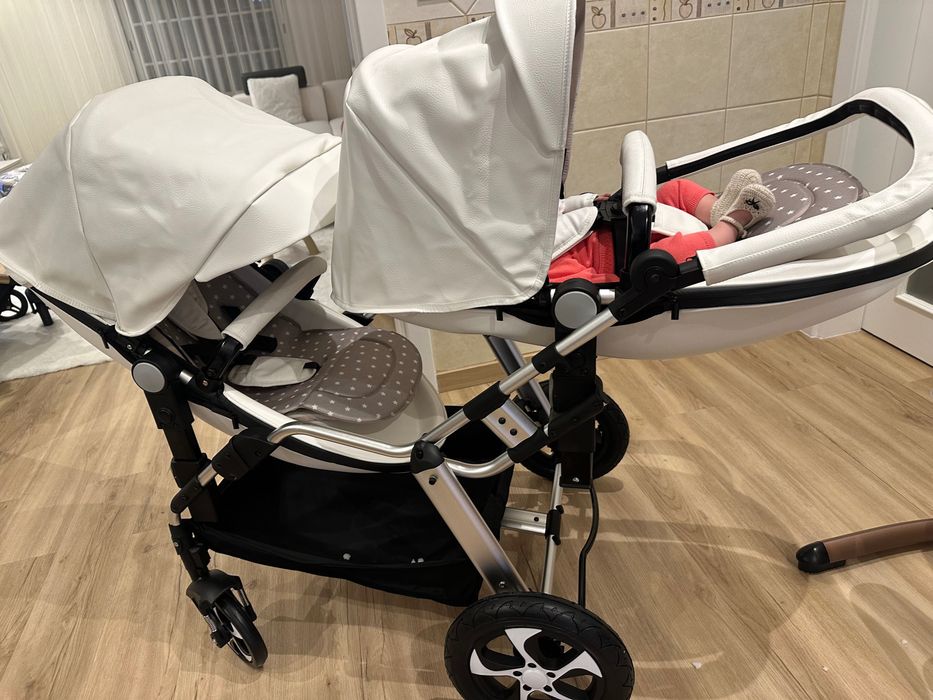 Carrinho de bebê duplo446895870413393923