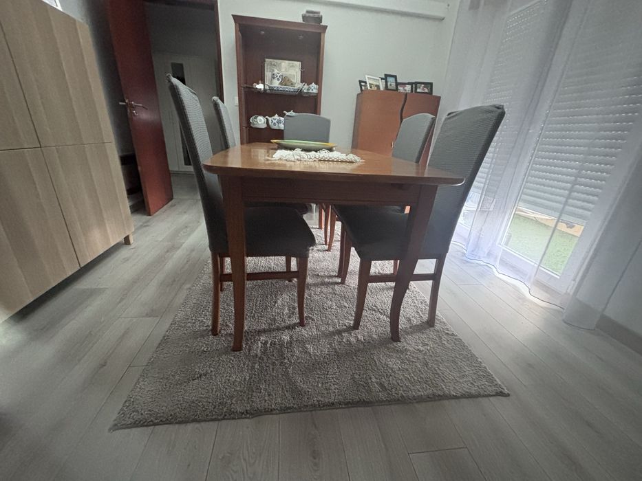 Mesa de sala extensivel em madeira maciça