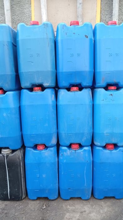 Продам Канистры  20 л