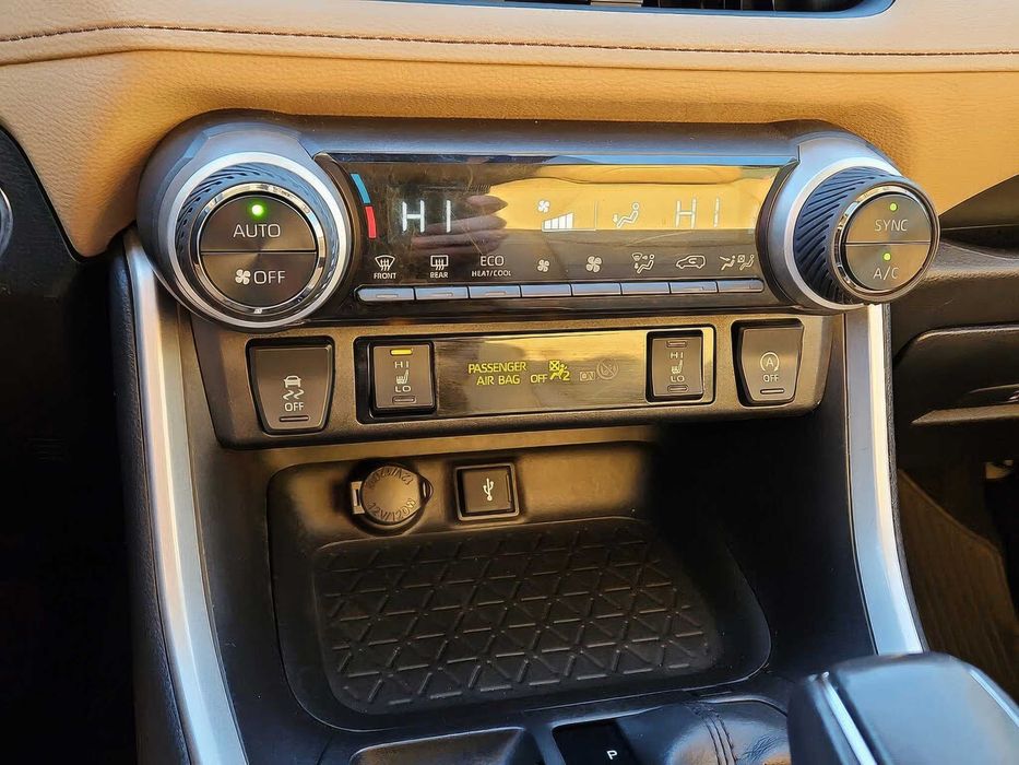 Toyota RAV4 XLE Premium      2022