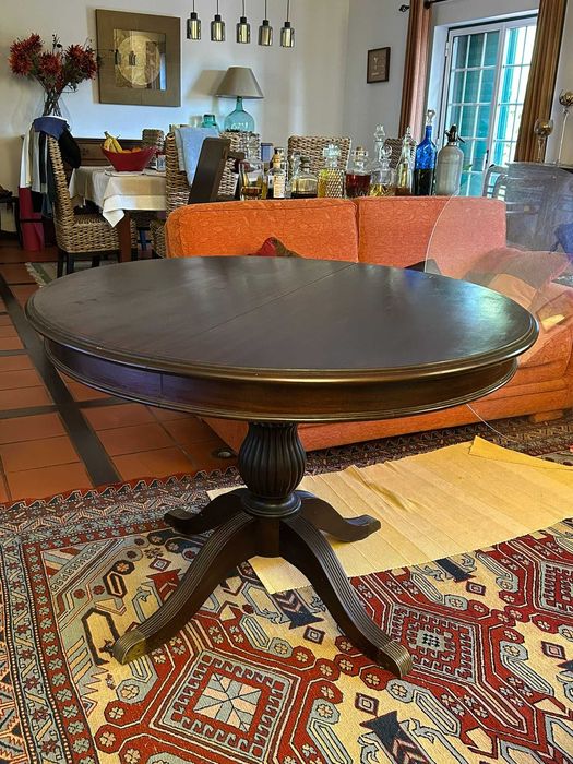 Mesa com tábua de acrescento, mais tampo acrílico